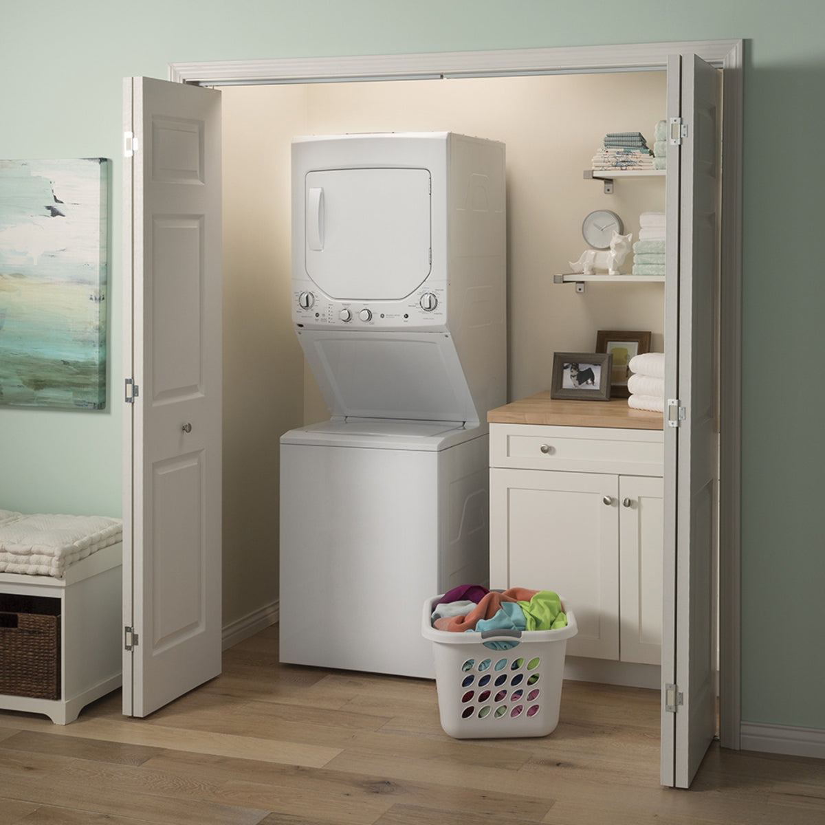 GE 2.6 Cu. Ft. Electric Washer & Dryer Laundry Centre (GUD24ESMMWW) - White