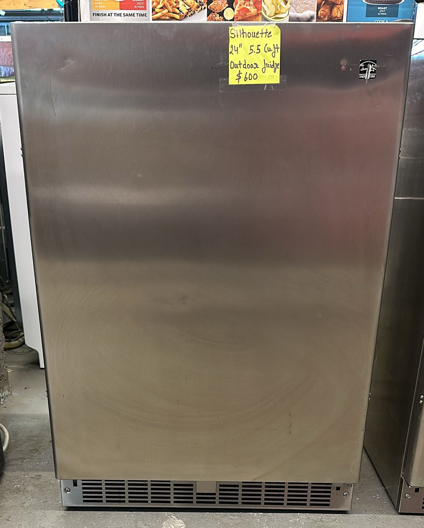 Silhouette Compact Refrigerator (DAR055D1BSSPRO)