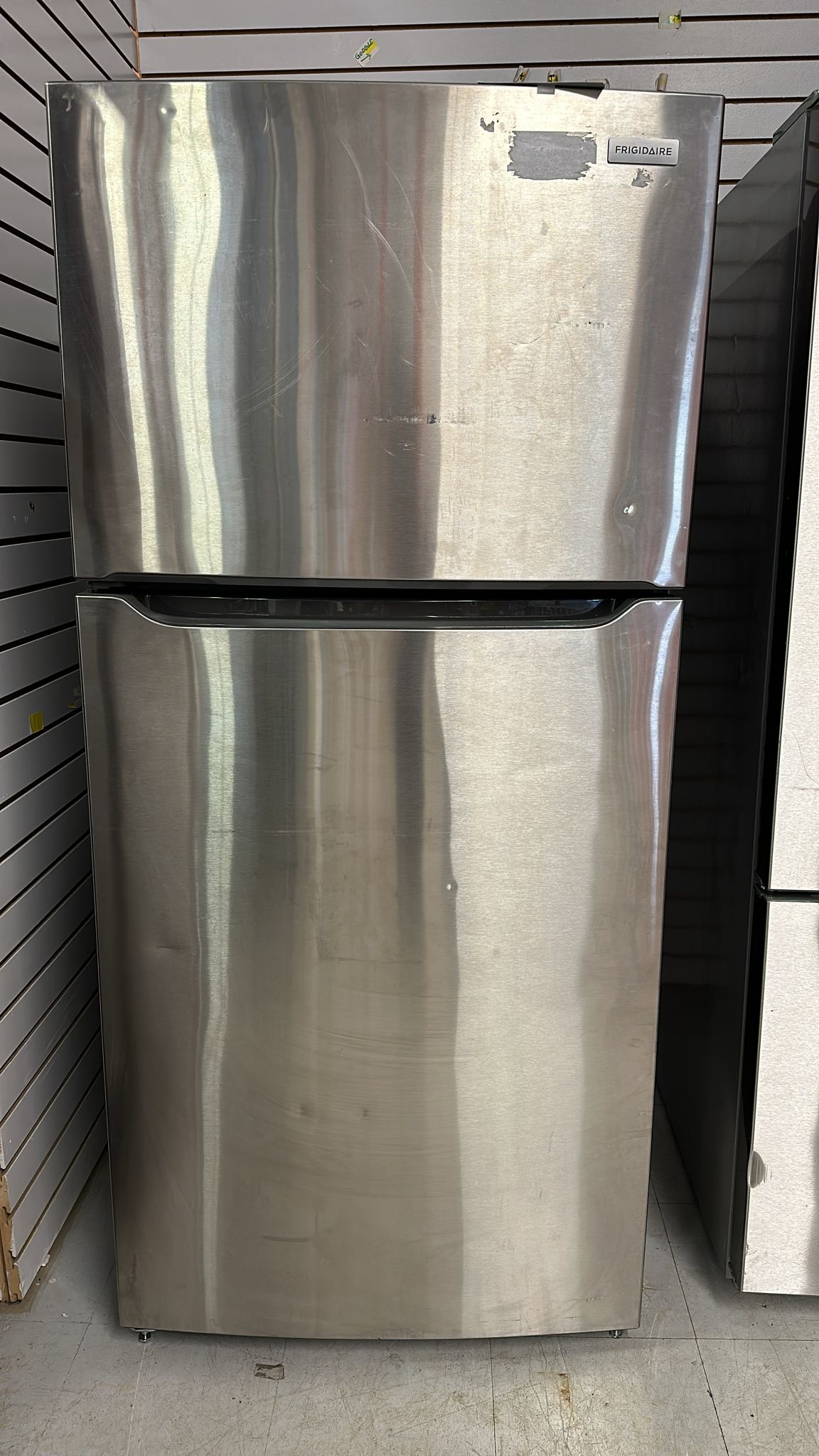 30" Frigidaire Top Freezer Refrigerator, Stainless Steel (FFHT1835VS1)