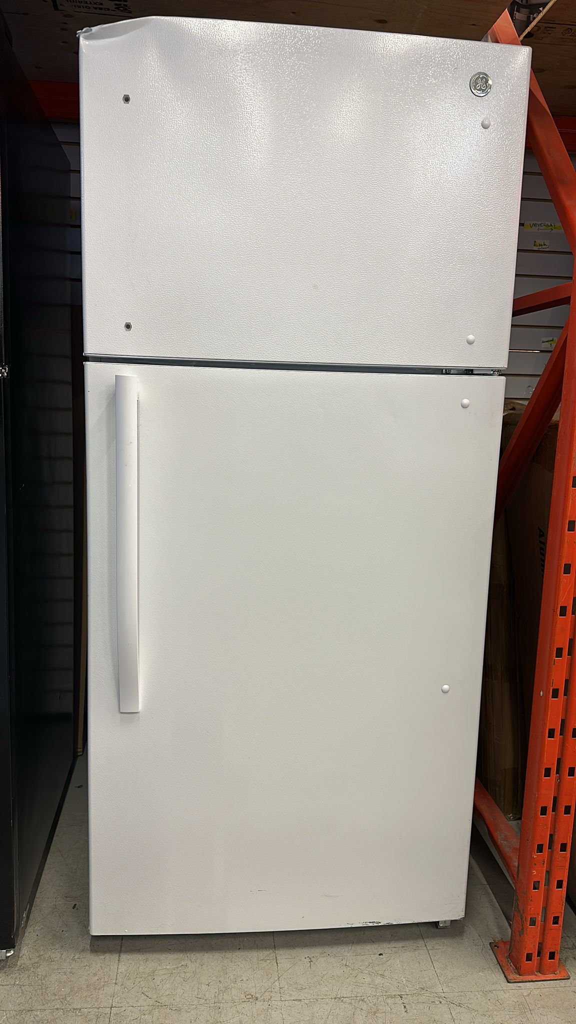 30" Moffat Top Freezer Refrigerator (MTE18GTKCWW)