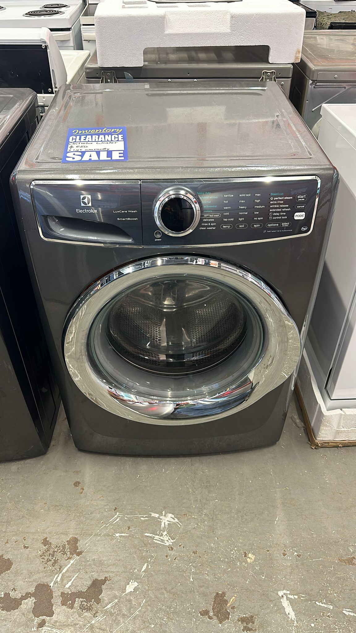 Front Load Perfect Steam™ Washer with LuxCare® Wash and SmartBoost® (EFLS627UTT2)