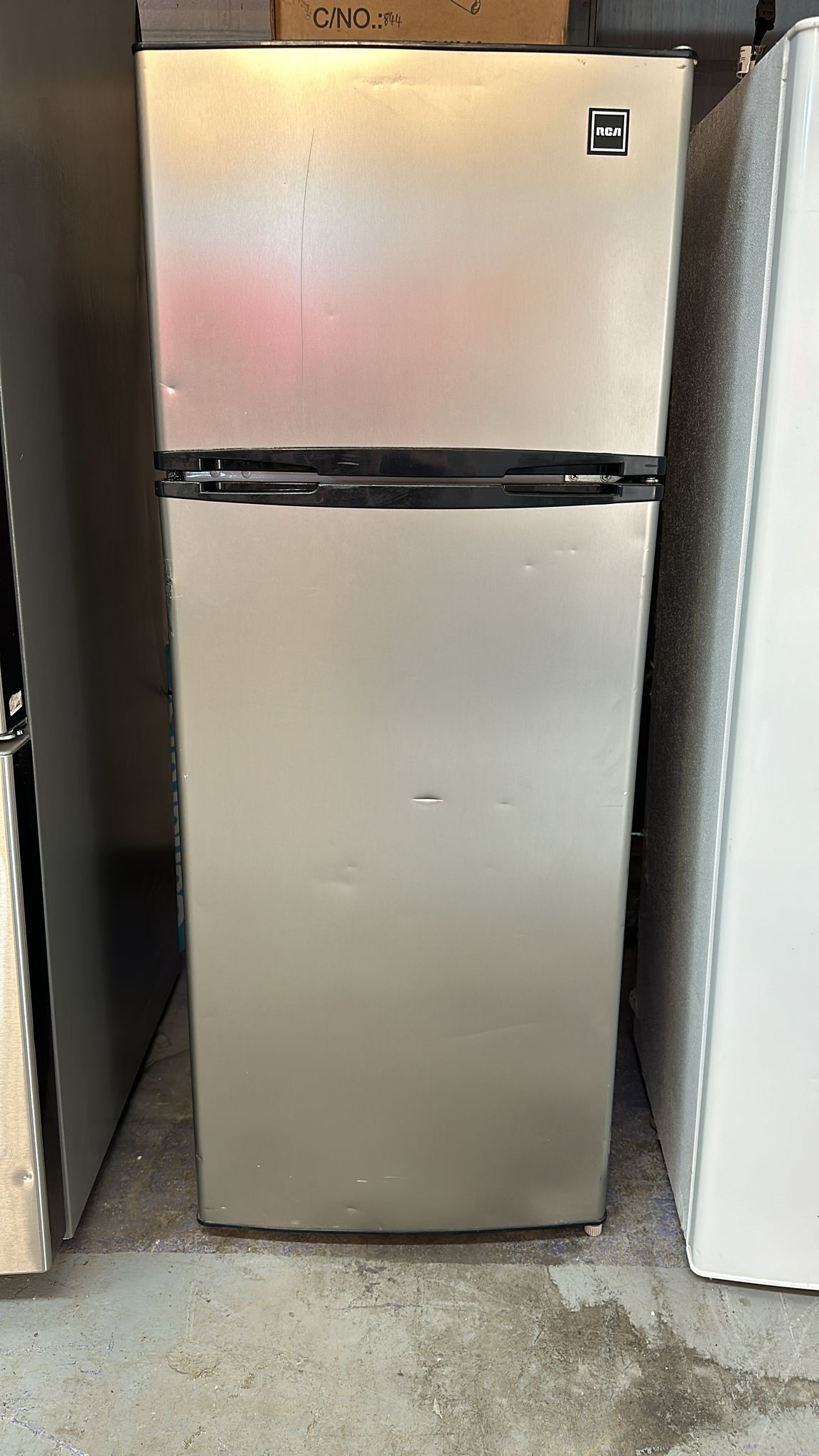 7.5 cu. ft. Refrigerator with Top Freezer (TFR725 )